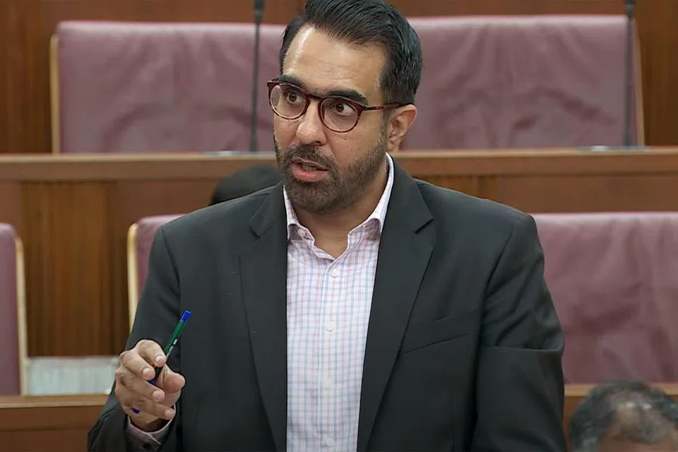 PENGGANTUNGAN ELAUN SESUAI: Meskipun tindakan menggantung Encik Iswaran dari Parlimen tidak sesuai diambil sekarang, langkah untuk menggantung elaun AP beliau mungkin sesuai, kata Encik Pritam. 