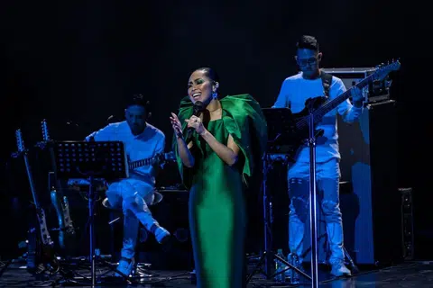 DAYANG NURFAIZAH: Miliki karisma dan daya tarikan di pentas sehingga membuat peminatnya terpaku.