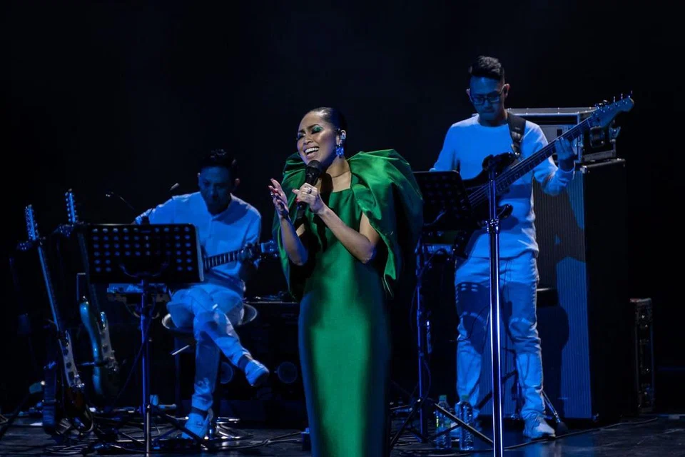 DAYANG NURFAIZAH: Miliki karisma dan daya tarikan di pentas sehingga membuat peminatnya terpaku.