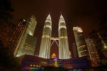 RAKYAT MALAYSIA HADAPI DISKRIMINASI: Satu tinjauan mendapati seramai 38 peratus daripada responden di Malaysia mengalami diskriminasi berkaitan status sosio-ekonomi mereka.