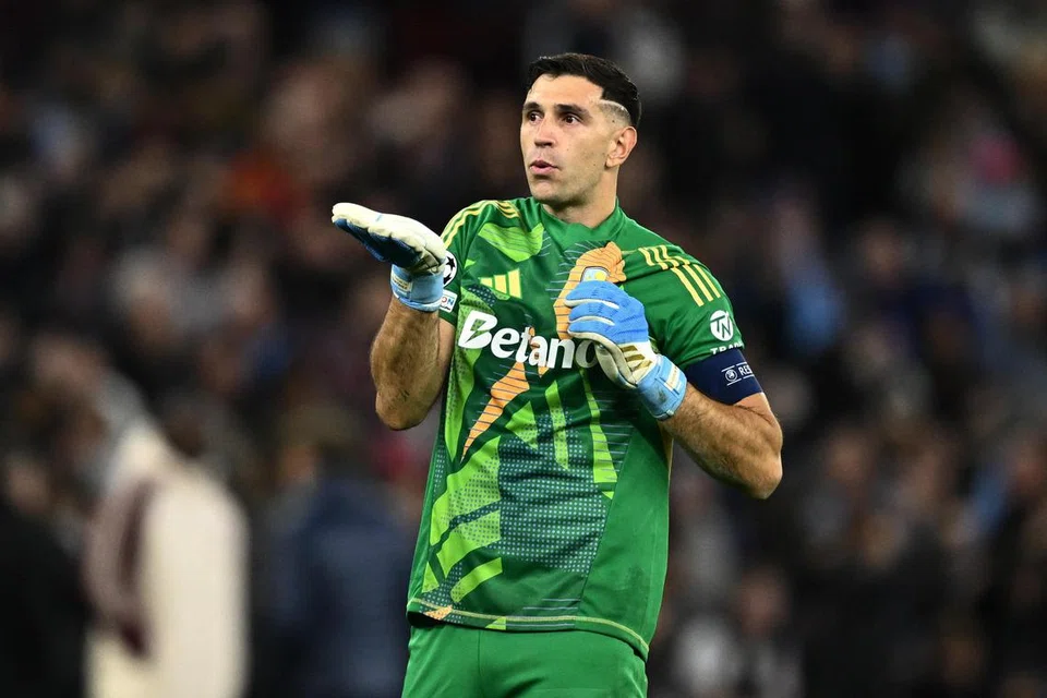 Penjaga gol Aston Villa, Emiliano Martinez, bertindak cemerlang termasuk mengekang asakan Bayern dengan beberapa tindakan penyelamat, termasuk menafikan tandukan kencang Harry Kane ketika Aston Villa menewaskan Bayern Munich.