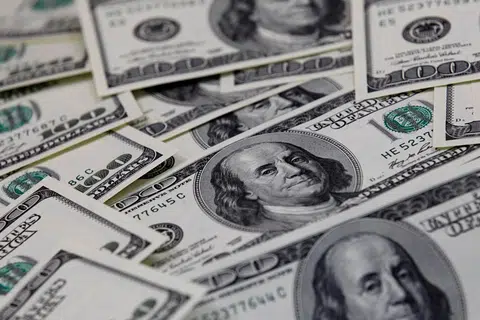 JADI KEBIMBANGAN:  Lantaran bimbang dengan kestabilan dolar Amerika Syarikat, banyak negara kini mahu mengurangkan pergantungan kepada dolar Amerika  untuk wujudkan ekonomi global yang lebih baik. 