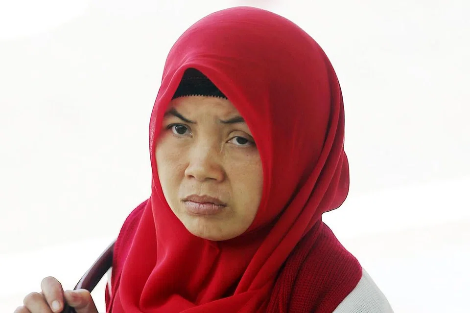 CIK KHANIFAH: Beliau memberitahu mahkamah bahawa bekas majikannya perlu bertanggungjawab di atas kecacatan yang beliau alami akibat didera. - Foto fail