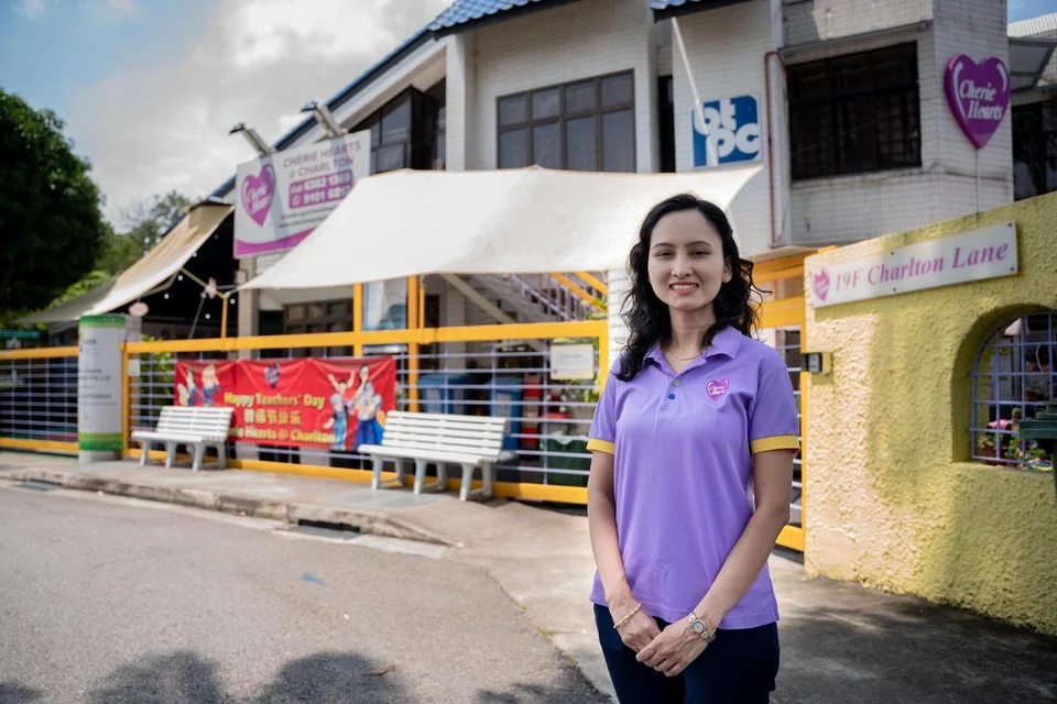MINAT MENGAJAR: Cik Kartini Johari meneruskan minatnya dalam mengajar di prasekolah dan sudah berkhidmat di Cherie Hearts @ Charlton Pte Ltd selama lebih 15 tahun.