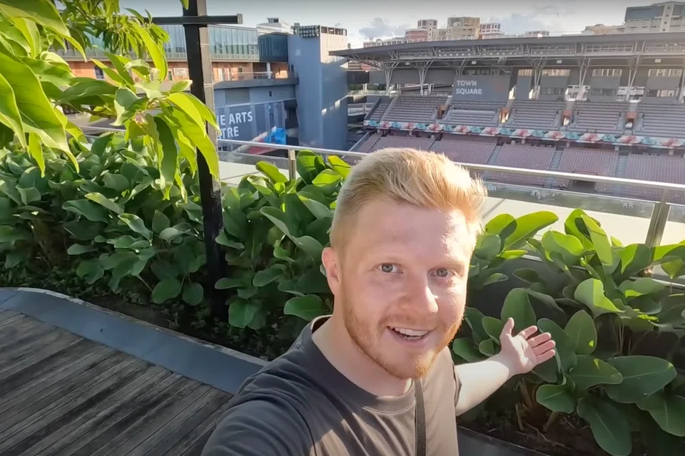 ‘PELIK’ TAPI ‘PELIK YANG BAIK’: Sam cukup kagum dengan ciri binaan OTH serta kedudukan stadiumnya. 