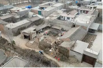 MUSNAH: Lebih 200,000 rumah telah musnah dan 15,000 berada di ambang keruntuhan, akibat gempa bumi di barat laut China.