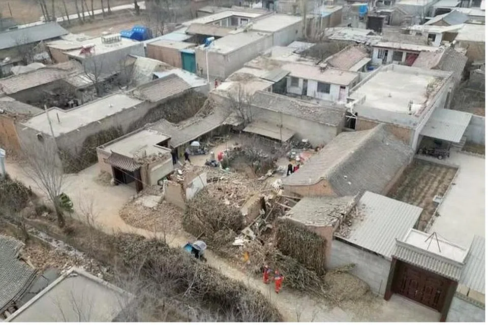 MUSNAH: Lebih 200,000 rumah telah musnah dan 15,000 berada di ambang keruntuhan, akibat gempa bumi di barat laut China.