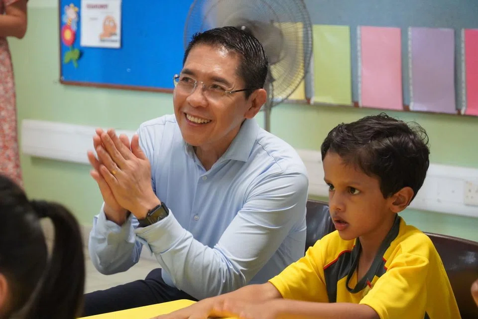 Menteri di Pejabat Perdana Menteri yang juga Menteri Kedua (Pendidikan merangkap Ehwal Luar), Dr Mohamad Maliki Osman, mengambil peluang menyertai pelajar Darjah 1 di hari pertama persekolahan.
