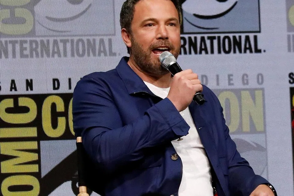 TETAP TERIMA TAWARAN: Ben Affleck membuktikan bahawa desas-desus mengenai beliau tidak akan melakonkan watak Batman pada masa akan datang adalah tidak benar. - Foto REUTERS