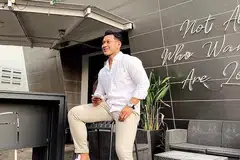 SUKAKAN SAINGAN SIHAT: Juffri Alui yang mempertaruhkan lagu terkininya, 'Untuk Kali Terakhir', dalam 'Carta Dasyat Giler' berharap bakat Singapura dapat bekerjasama dalam terus menjana karya kreatif yang dapat dijadikan satu perkongsian. - Foto ihsan JUFFRI ALUI