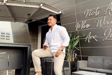 SUKAKAN SAINGAN SIHAT: Juffri Alui yang mempertaruhkan lagu terkininya, 'Untuk Kali Terakhir', dalam 'Carta Dasyat Giler' berharap bakat Singapura dapat bekerjasama dalam terus menjana karya kreatif yang dapat dijadikan satu perkongsian. - Foto ihsan JUFFRI ALUI