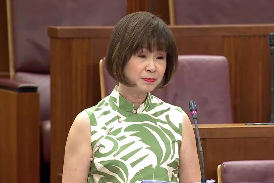 Menteri Negara Kanan (Kemampanan dan Sekitaran merangkap Pengangkutan), Dr Amy Khor, berkata pemerintah akur akan kebimbangan terhadap harga COE yang tinggi.
