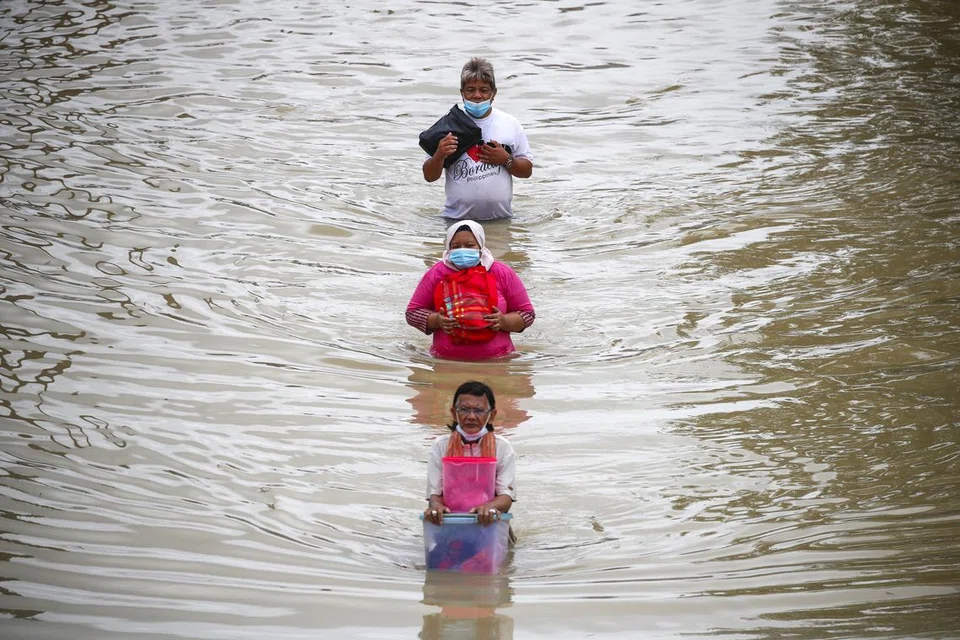 TANGANI BANJIR: Agensi Pengurusan Bencana Negara (Nadma) akan memberi tumpuan kepada 89 daerah ‘hotspot’ banjir yang dikenal pasti di seluruh negara menjelang peralihan Monsun Timur Laut bermula November ini.