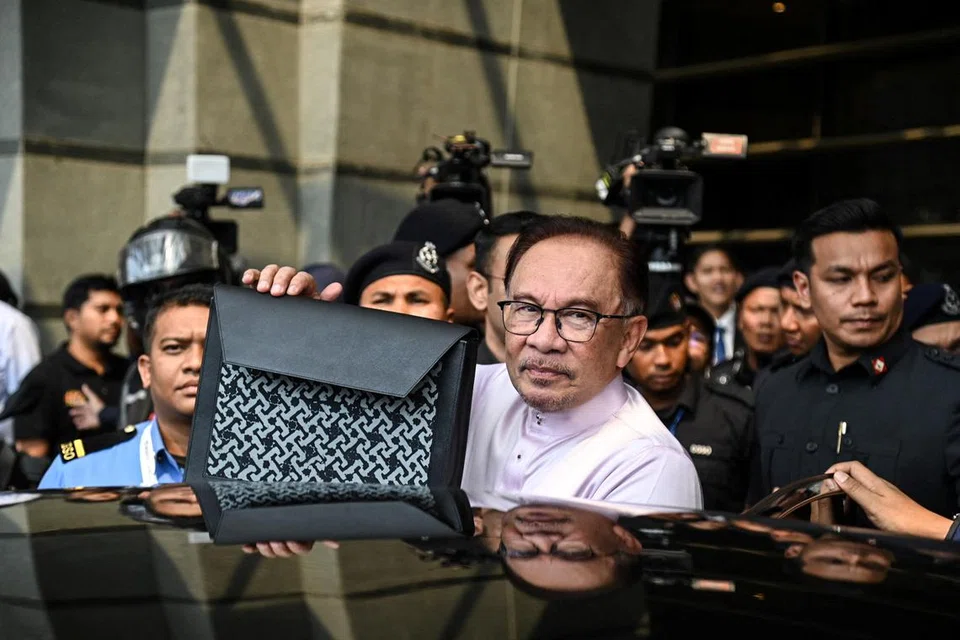 BENTANG BAJET: Perdana Menteri Malaysia, Datuk Seri Anwar Ibrahim, yang juga Menteri Kewangan  membentangkan Bajet negara itu pada 13 Oktober lalu. 
