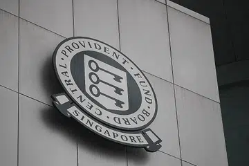 SIMPANAN HARI TUA: Jumlah Penjagaan Kesihatan Asas (BHS) akan dinaikkan daripada $66,000 kepada $68,500 mulai tahun depan bagi pencarum Tabung Simpanan Pekerja (CPF) di bawah umur 65 tahun. - Foto fail