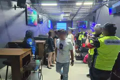 Jabatan Imigresen Malaysia (JIM) Negeri Johor dalam satu operasi penguatkuasaan di tiga pusat hiburan di Pontian.