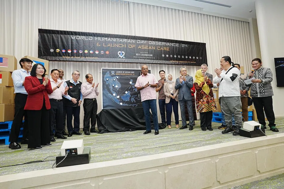 Inisiatif Asean Care dilancarkan oleh Menteri Ehwal Dalam Negeri merangkap Undang-Undang, Encik K. Shanmugam (tengah), serta wakil dari negara Asean yang lain. 