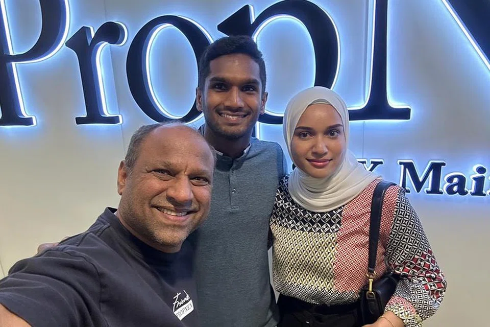 BIDANG BARU: Hariss Harun (tengah) bergambar dengan isterinya, Syahirah Mohamad serta Pengerusi Eksekutif yang juga Ketua Pegawai Eksekutif (CEO) PropNex, Encik Ismail Gafoor. 