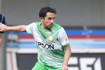 DIHARAP MENYERLAH: Vincent Bezecourt (atas), yang berpengalaman bermain di Amerika dan Eropah, diharap memperkukuh midfield Geylang International. Di barisan depan, Geylang mendapatkan Sime Zuzul, sementara Takahiro Tezuka menyertai bahagian midfield. - Foto GEYLANG INTERNATIONAL