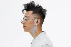 CAPAI KEMATANGAN: Jika sebelum ini Sezairi lebih cenderung memikirkan tentang bunyian alat muzik yang mengiringi dendangannya, beliau kini lebih peka soal mutu suara tatkala menghasilkan lagu balada terkini, It's You yang menular di Singapura dan Malaysia. - Foto SONY MUSIC SINGAPORE