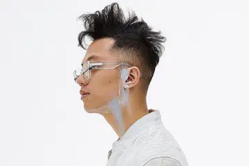 CAPAI KEMATANGAN: Jika sebelum ini Sezairi lebih cenderung memikirkan tentang bunyian alat muzik yang mengiringi dendangannya, beliau kini lebih peka soal mutu suara tatkala menghasilkan lagu balada terkini, It's You yang menular di Singapura dan Malaysia. - Foto SONY MUSIC SINGAPORE