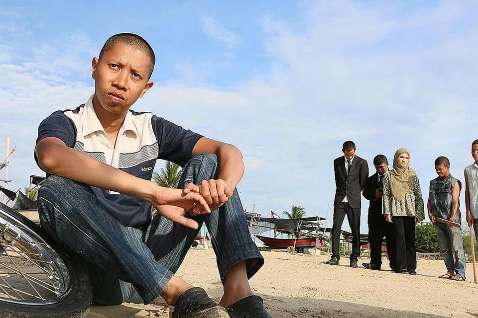 DIIKTIRAF KERANA BAKTI: Pengarah, pelakon dan selebriti Internet, Syahmi Sazli, dipilih sebagai Ikon Pengarah Muda kerana mencetus inspirasi buat anak muda dan menggalak golongan kurang upaya berseni. - Foto ROJAK DAILY