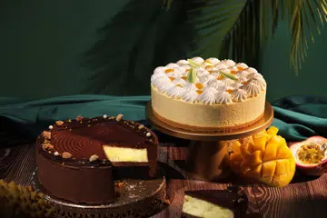 Kek keju Mango Passion Fruit  dan Coklat Durian dari Cat & the Fiddle. Sehingga 5 Mei 2024, nikmati diskaun awal 10 peratus untuk semua prapesanan bagi kek keju edisi terhad. 