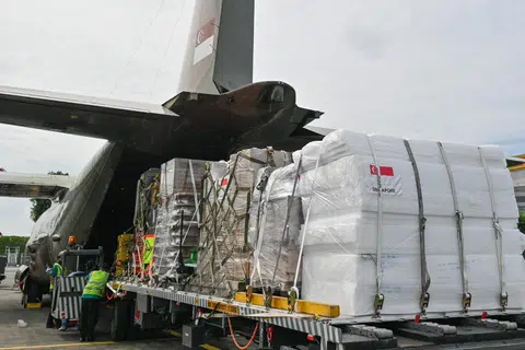 RSAF mengerahkan dua pesawat - Pengangkutan Tangki Pelbagai Peranan A330 dan Pesawat Pemunggah C-130 - untuk menghantar pakej bantuan ke Gaza melalui Amman.