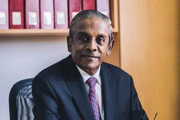 JASA DIIKTIRAF: Mantan Timbalan Perdana Menteri Profesor S Jayakumar akan menerima anugerah tertinggi iaitu Darjah Utama Temasek (Dengan Kepujian Tinggi). - Fofo-foto fail