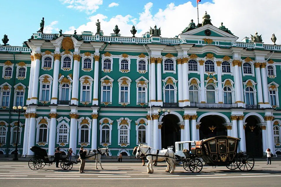 WINTER PALACE: Selain menjadi tempat tinggal raja lama Russia, istana ini turut menjadi lokasi penggambaran filem perang seperti, War and Peace.