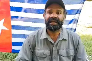Jurucakap pemberontak Papua, Sebby Sambom, dalam kenyataan pada 10 April berkata pemberontak membunuh lebih daripada 17 orang sejak Ahad 6 April lalu dan mendakwa individu berkenaan adalah anggota tentera yang menyamar sebagai pelombong emas.