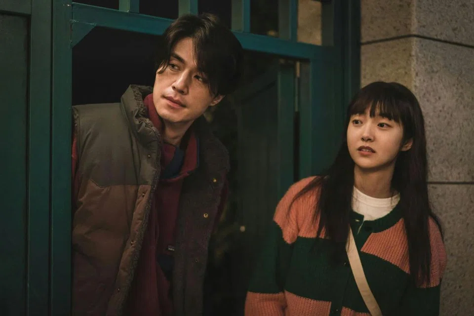 Lee Dong-wook berlakon bersama Kim Hye-jun yang memainkan watak anak saudaranya, Jung Ji-an. Kehidupan Ji-an tiba-tiba berubah apabila Jin-man meninggal secara tiba-tiba.