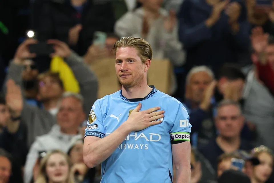 Kapten dan pemain tengah Manchester City, Kevin De Bruyne, mengucapkan selamat tinggal kepada kelab tersebut setelah 10 tahun berkhidmat bersama mereka. 