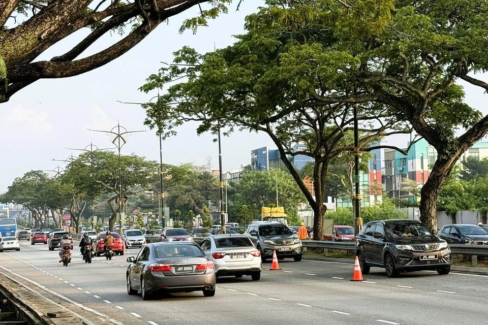 Laluan kontra Skudai-Johor Bahru diperkenalkan bagi mengoptimumkan penggunaan ruang jalan sedia ada supaya kapasiti laluan dapat dimanfaatkan dengan lebih berkesan dan aliran trafik menjadi lebih lancar