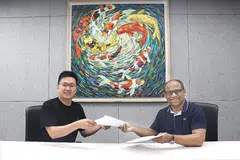 LUASKAN JARINGAN NIAGA: Pengerusi Eksekufi yang juga Ketua Pegawai Eksekutif (CEO) PropNex, Encik Ismail Gafoor (kanan), bersama Encik Alan Neo, yang mengetuai perniagaan PropNex di Kemboja. - Foto PROPNEX
