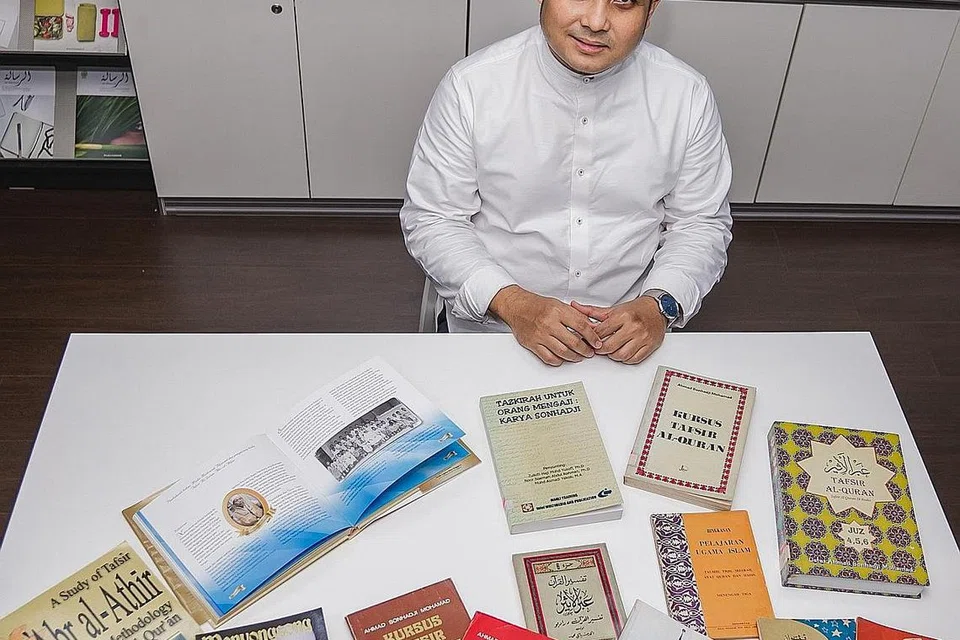 KAGUMI SUMBANGAN USTAZ AHMAD SONHADJI: Ustaz Mustazah Bahari (gambar atas) menyifatkan Allahyarham Ustaz Ahmad Sonhadji sebagai seorang yang suka berkongsi ilmu dan pengalaman, progresif, berfikiran jauh dan kreatif. - Foto BH oleh NUR DIYANA TAHA