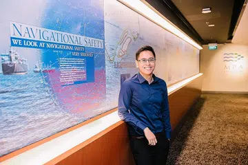 TEMPA KEJAYAAN: Encik Fazwin adalah antara 47 mahasiswa daripada berbilang disiplin yang meraih Anugerah Bekerja Sambil Belajar Sejagat, pemberian Penguasa Kelautan dan Pelabuhan (MPA) baru-baru ini. - Foto MPA