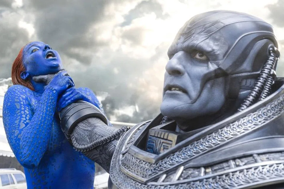 KIAMAT DUNIA: Misi Apocalypse (Oscar Isaac) mahu menghapus dan membina semula dunia diganggu oleh protagonis Mystique (Jennifer Lawrence) dalam 'X-Men: Apocalypse'. - Foto TWENTIETH CENTURY FOX