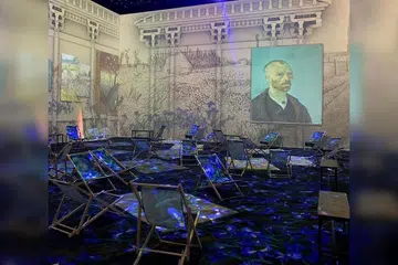 ALAM SENI: Pengunjung boleh mendalami karya seni terkenal Vincent Van Gogh di 'Van Gogh Experience'. - Foto-foto INSTAGRAM VANGOGH.EXPERIENCE 