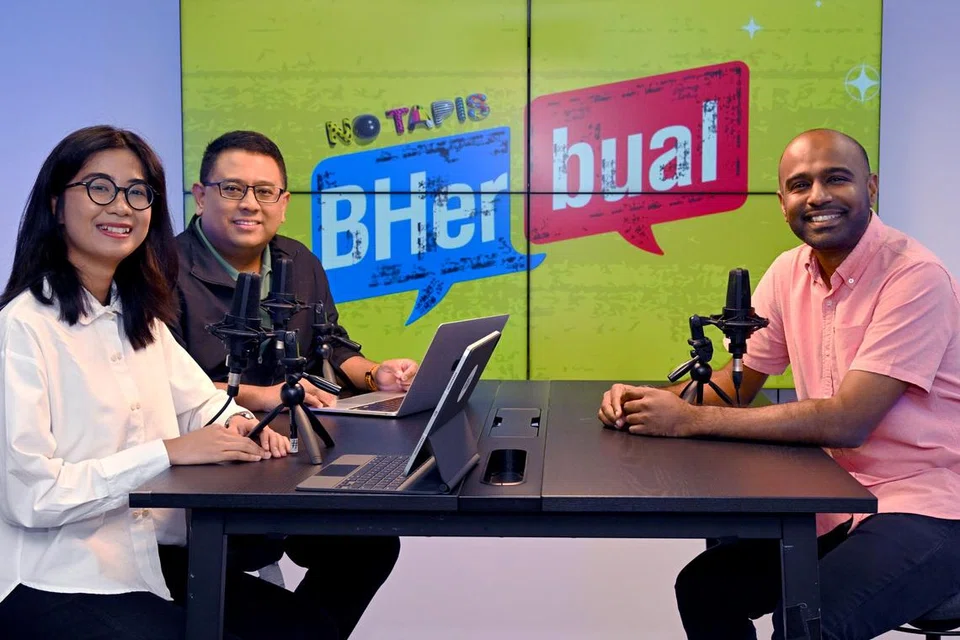 AP GRC West Coast–Jurong West, Dr Hamid Razak (kanan), dalam podcast BHerbual Berita Harian bersama Koresponden BH, Encik Anwar Saleh dan wartawan, Cik Shiqin Ramadan.