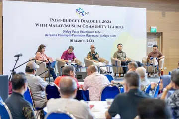 Encik Masagos Zulkifli Masagos Mohamed (tiga dari kiri) mempengerusikan bersama Dialog Pasca Belanjawan M³ bersama Menteri Negara Kanan (Pertahanan merangkap Tenaga Manusia), Encik Zaqy Mohamad (dua dari kanan); Menteri Negara (Ehwal Dalam Negeri merangkap Pembangunan Negara), Profesor Madya Dr Muhammad Faishal Ibrahim (dua dari kiri); Anggota Parlimen (GRC Jalan Besar), Dr Wan Rizal Wan Zakariah (kanan) dan Anggota Parlimen (GRC Ang Mo Kio), Cik Nadia Samdin.