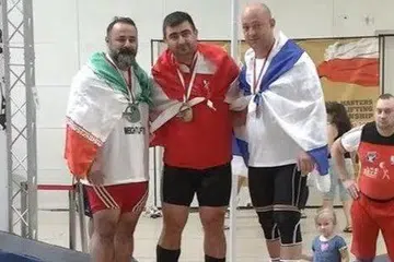 DIHARAMKAN SEUMUR HIDUP: Gara-gara bersalaman dengan atlet Israel, atlet angkat berat Iran Mostafa Rajaei diharamkan seumur hidup daripada terlibat dalam sukan tersebut. 