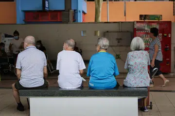 Beberapa Anggota Parlimen (AP), termasuk Encik Sharael Taha (GRC Pasir Ris-Punggol), dan Cik Nadia Ahmad Samdin (GRC Ang Mo Kio), membangkitkan kebimbangan dan menggesa lebih banyak sokongan kesihatan mental untuk warga emas.