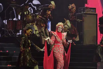 Datuk Seri Siti Nurhaliza, S. Atan