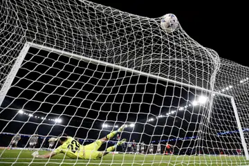 PERDAYA LAWAN: Penalti yang diberikan kepada Paris St Germain pada minit-minit akhir perlawanan menentang Newcastle United disempurnakan Kylian Mbappe apabila rembatannya memperdaya penjaga gawang, Nick Pope.