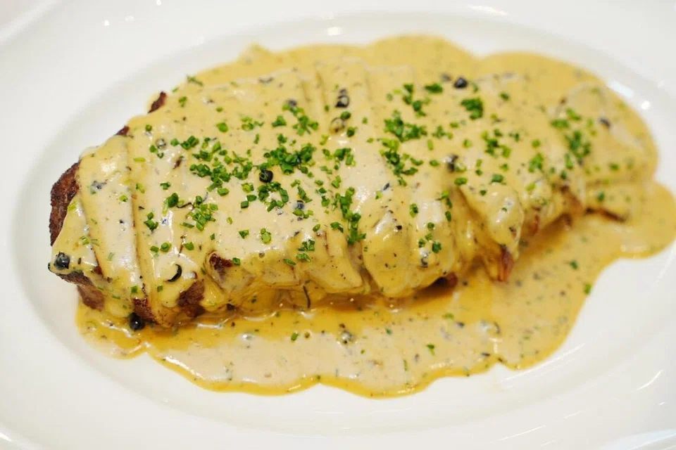 Emir Brasserie, Encik Amir Asyraff Mustafa Kamal, Sirloin au Poivre Vert