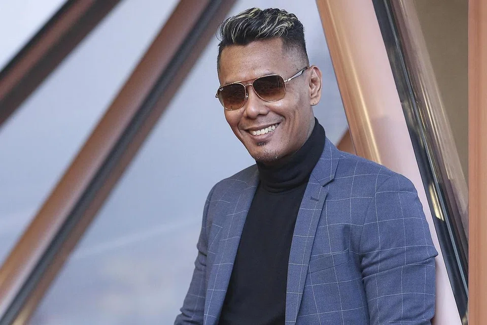 NORYN AZIZ: Anggap peserta Singapura, Fuad Rahman (gambar atas), memiliki suara 'solid' yang cuba dilentur mengikut kesesuaian lagu dan yakin bintang GV9 itu boleh pergi jauh.