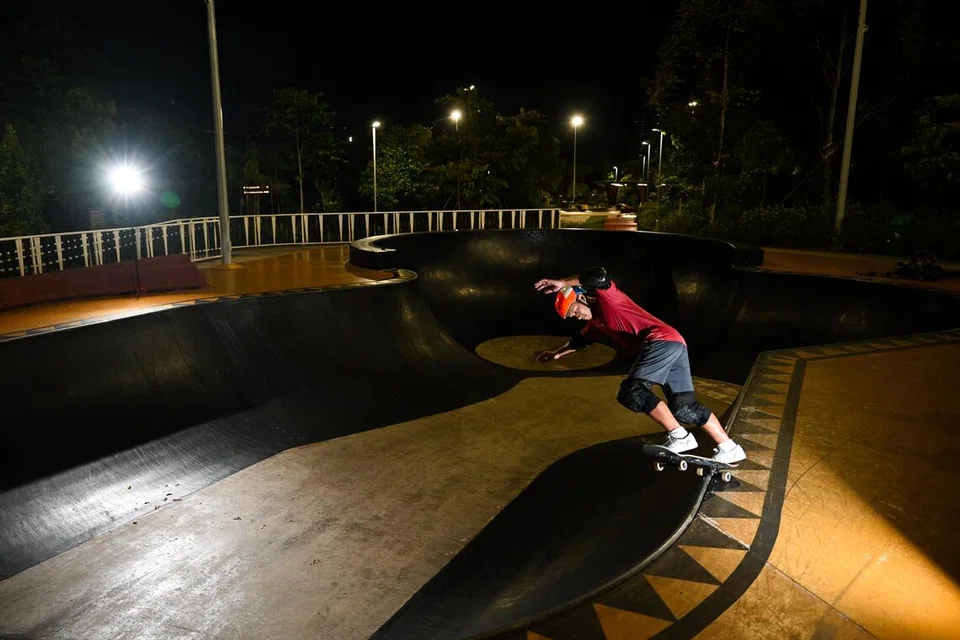 Muhammad Farris Abdul Rahman, berusia 31 tahun, akan beraksi dalam acara luncur selaju bagi disiplin park di Sukan SEA 2025 Thailand, bersama Felix Felipe Rui Balzer, 11 tahun, dan Tina Wan Yuk Jeng, 19 tahun.