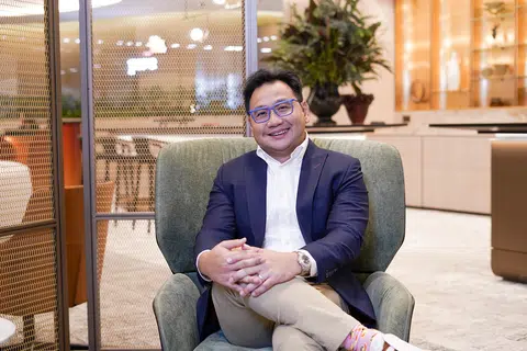 Selaku rakan kongsi jaminan di PricewaterhouseCoopers (PwC), Encik Saiful Saroni mempunyai pengalaman selama 24 tahun dalam bidang perakaunan.