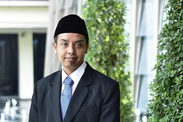 Hikmah pakaian, makanan, minuman halal dan bersih